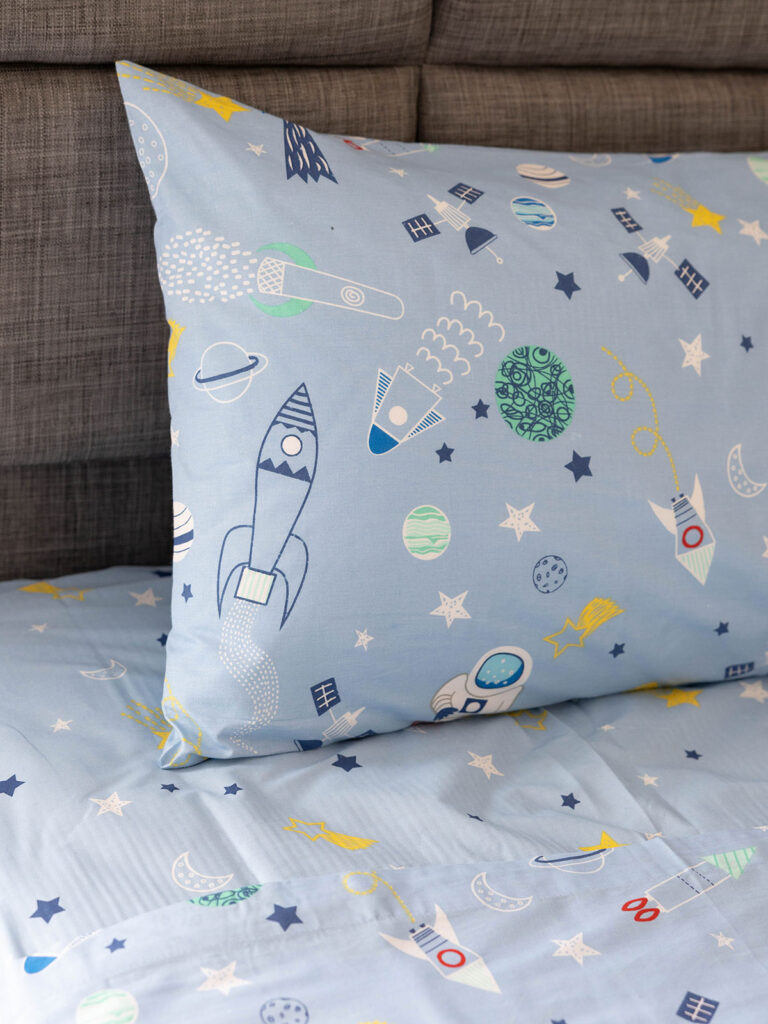 Παιδικό σεντόνι Space με σχέδια πυραύλων και αστροναυτών 100% βαμβάκι
