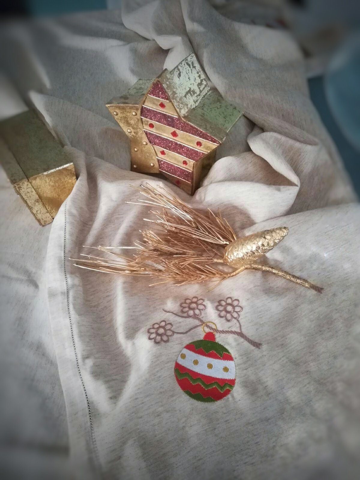 Τραπεζομάντηλο Λινό με κέντημα